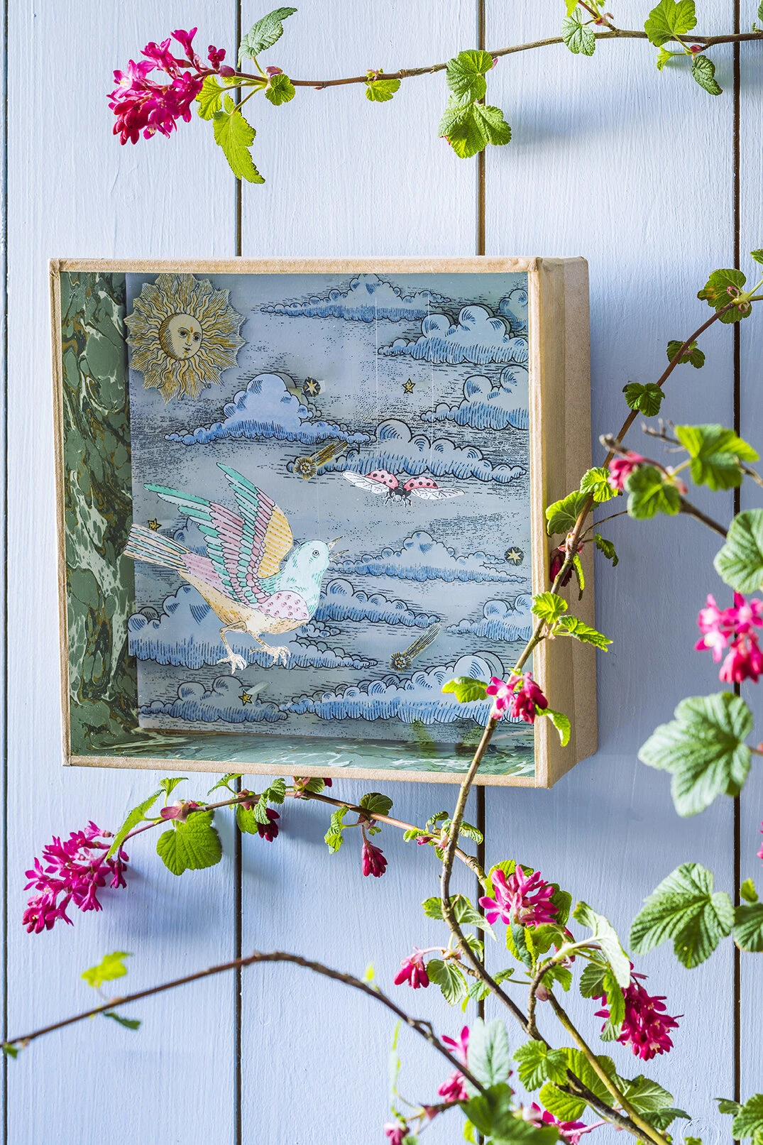 Vitrine à Merveilles | OISEAU VERT ET COCCINELLE 3 Vitrine à Merveilles | OISEAU VERT ET COCCINELLE – Image 3