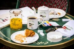 Serviette En Lin Brodée | CAFÉ DE FLORE -Atelier Élégance Pas Cher Magasin MarinMontagutCafeCC81deFloreC2A9RomainRicard 6