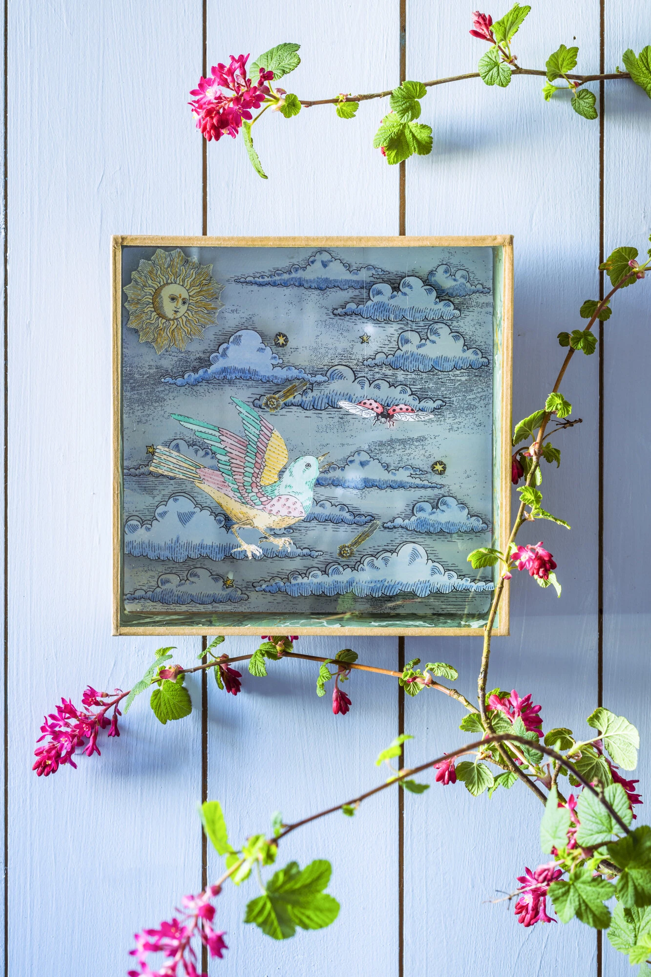 Vitrine à Merveilles | OISEAU VERT ET COCCINELLE 2 Vitrine à Merveilles | OISEAU VERT ET COCCINELLE – Image 2