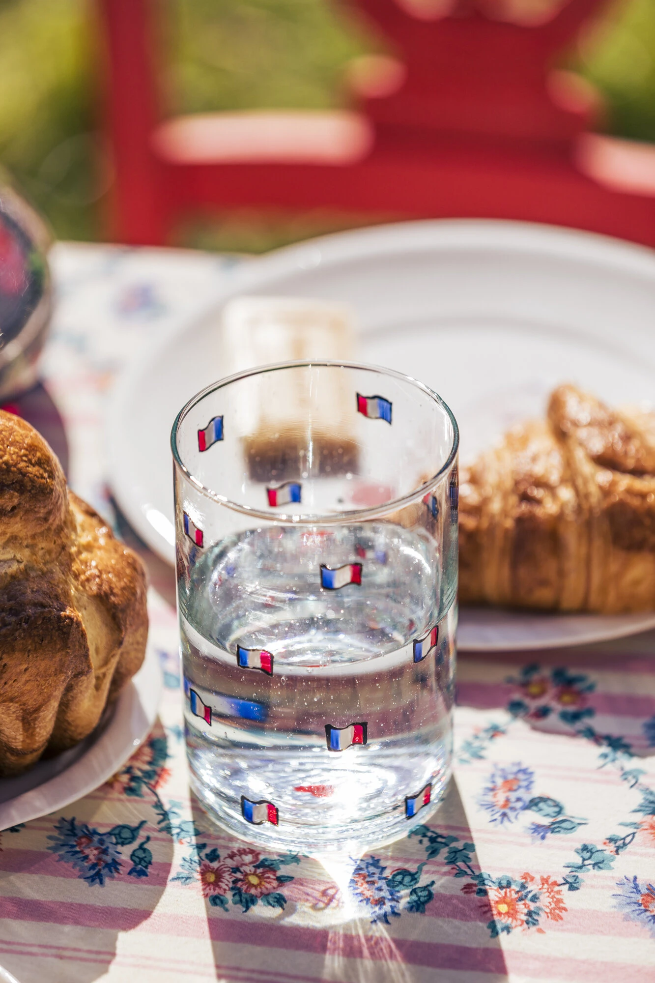 Verre | TOUT EN DRAPEAUX : PARIS 2 Verre | TOUT EN DRAPEAUX : PARIS – Image 2