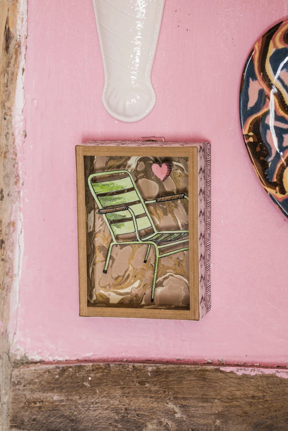 Petite Vitrine à Merveilles | CHAISE DU LUXEMBOURG 6 Petite Vitrine à Merveilles | CHAISE DU LUXEMBOURG – Image 6