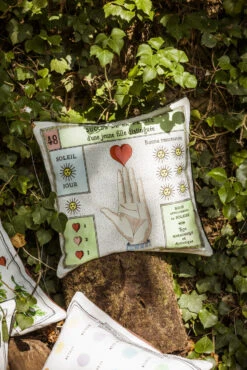 Coussin | COEUR SUR LA MAIN 14 Coussin | COEUR SUR LA MAIN -Atelier Élégance Pas Cher Magasin MarinMontagutNormandieC2A9RomainRicard68