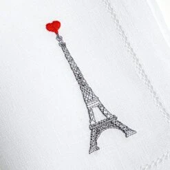 Serviette En Lin Brodée | LA TOUR EIFFEL COEUR -Atelier Élégance Pas Cher Magasin NAPKIN CLOSE UP TOUR EIFFEL