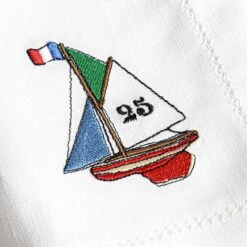 Serviette En Lin Brodée | VOILIER -Atelier Élégance Pas Cher Magasin NAPKIN CLOSE UP VOILIER