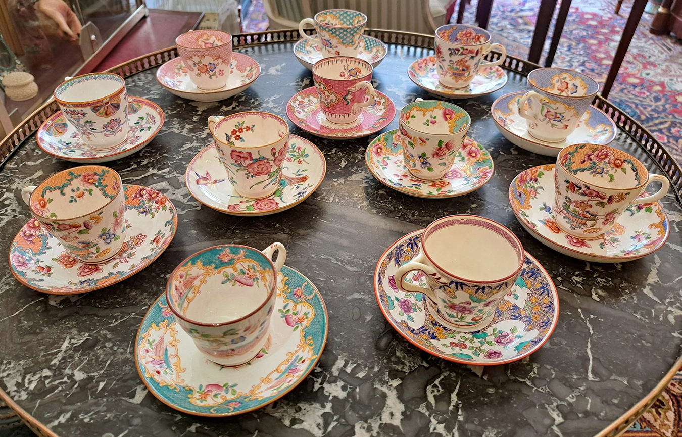 Atelier Élégance Pas Cher Magasin -Atelier Élégance Pas Cher Magasin Serie de 12 tasses en porcelaine anglaise Milton et Cauldon 1 scaled 1